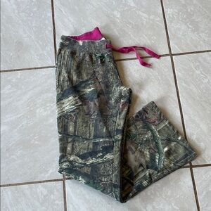 🌿 Realtree Camo Comfy Pants | Size Medium – Soft & Stylish